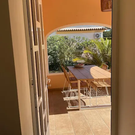 Casa Del Rebaldi, Oase Rust
